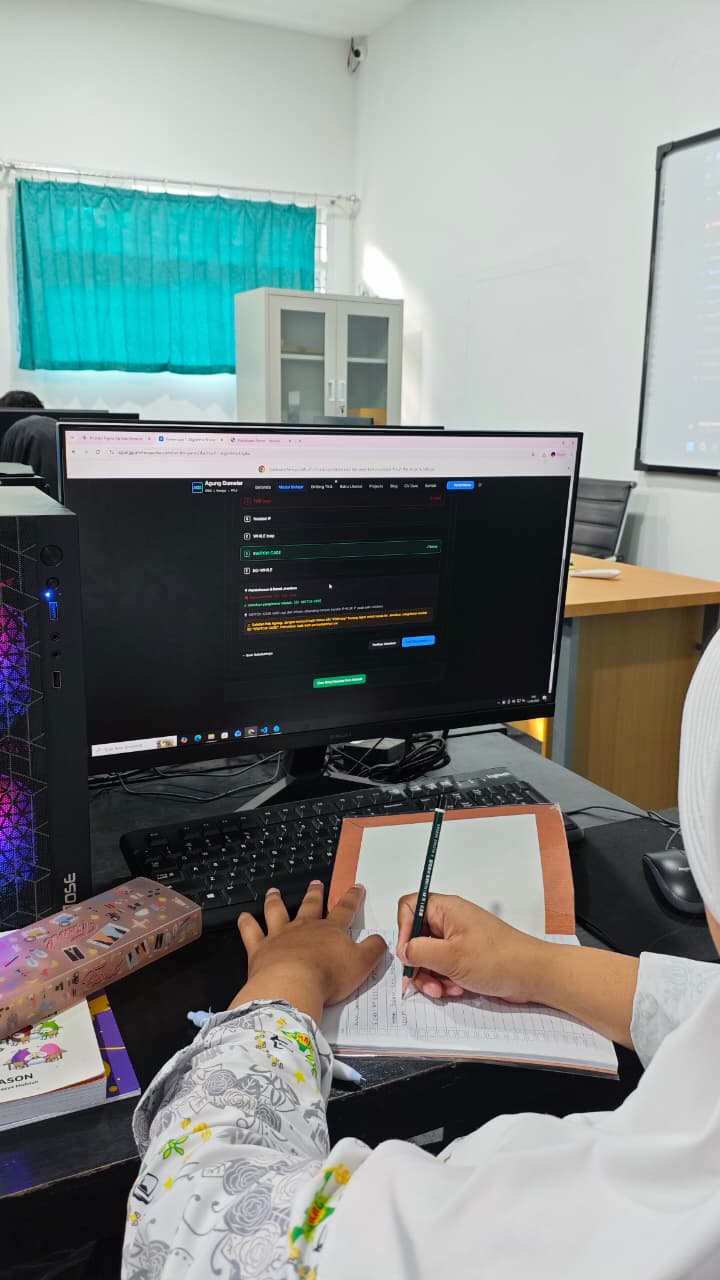 Siswi RPL SMKN 1 Rongga mengerjakan modul di platform gamifikasi agunggumelarsaputra.com sambil mencatat di buku tulis