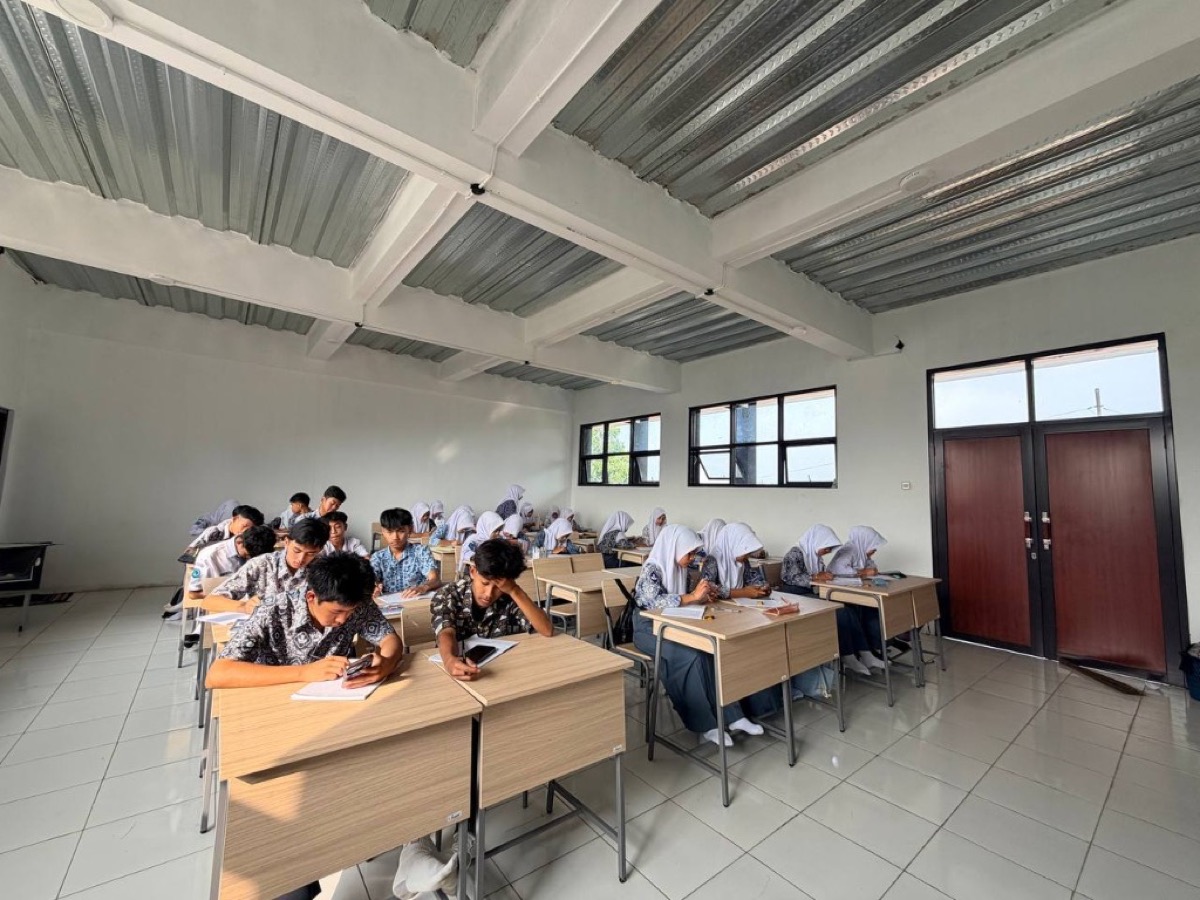Kuasai Dokumentasi Teknis Pemrograman: Siswa RPL SMKN 1 Rongga Antusias Bedah Istilah Bahasa Inggris di Kelas