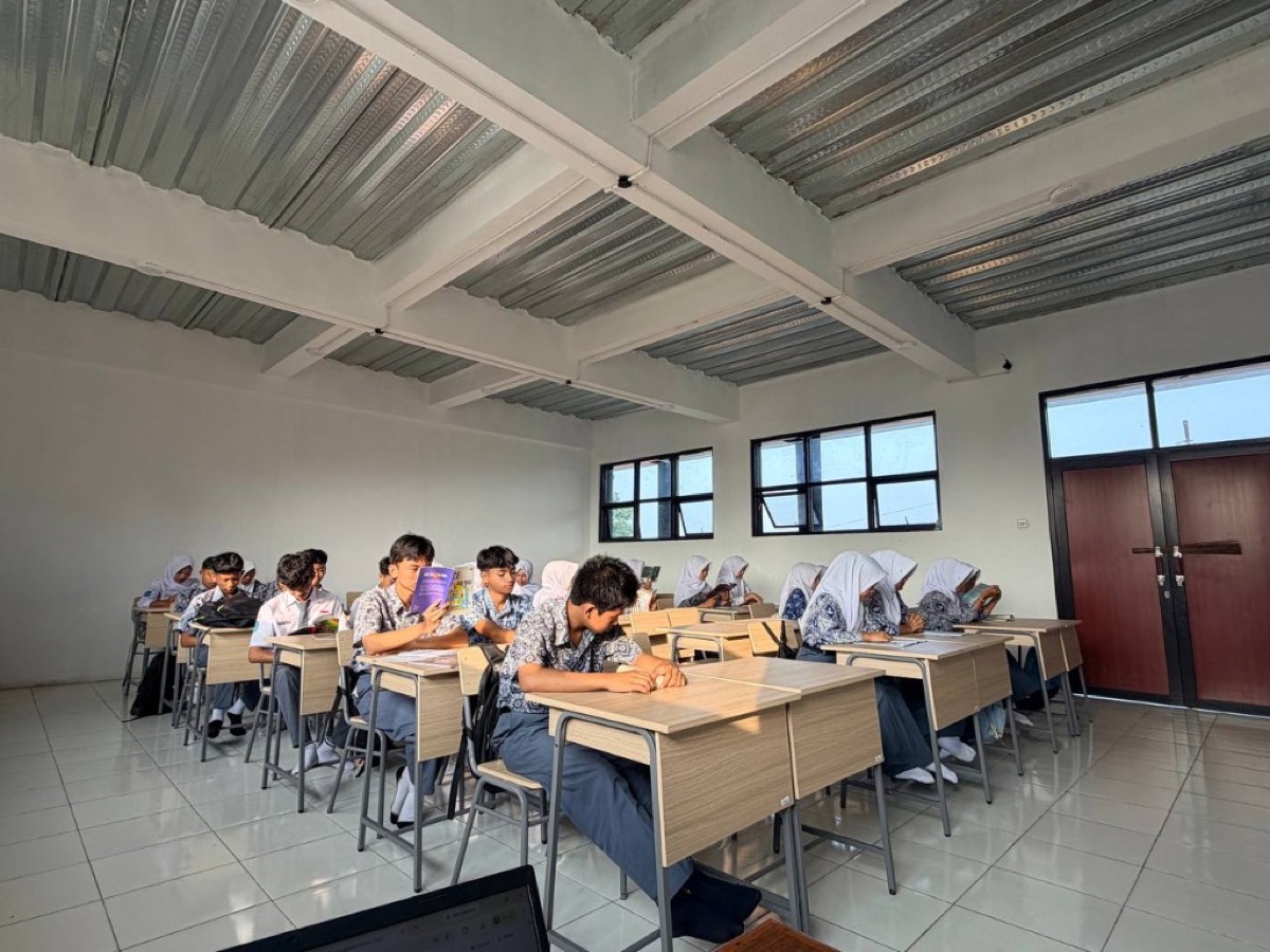 Integrasi Bahasa Asing dan Kejuruan: Pembelajaran Interaktif English for Specific Purposes Perkuat Kompetensi Digital SMKN 1 Rongga