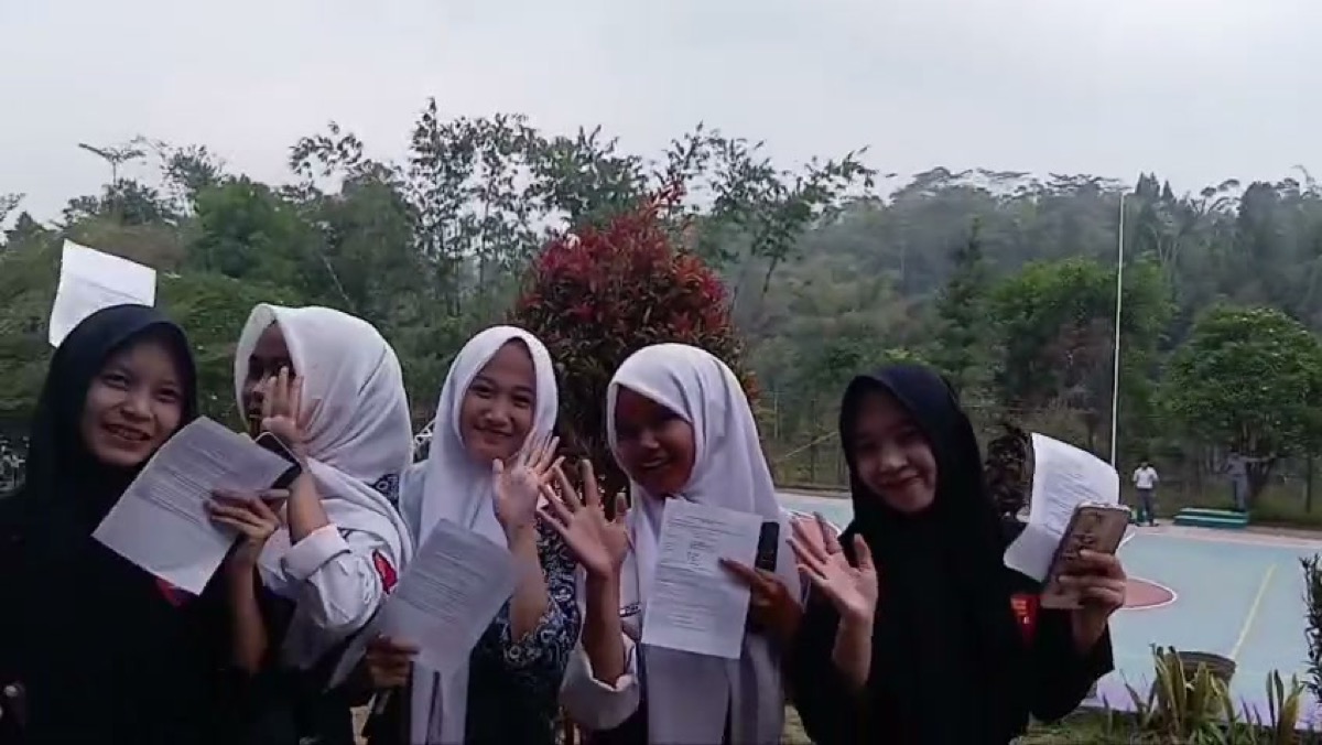 Uji Ketajaman Penglihatan: Tes Visus Mata Dukung Kenyamanan Belajar dan Praktik Kejuruan SMKN 1 Rongga