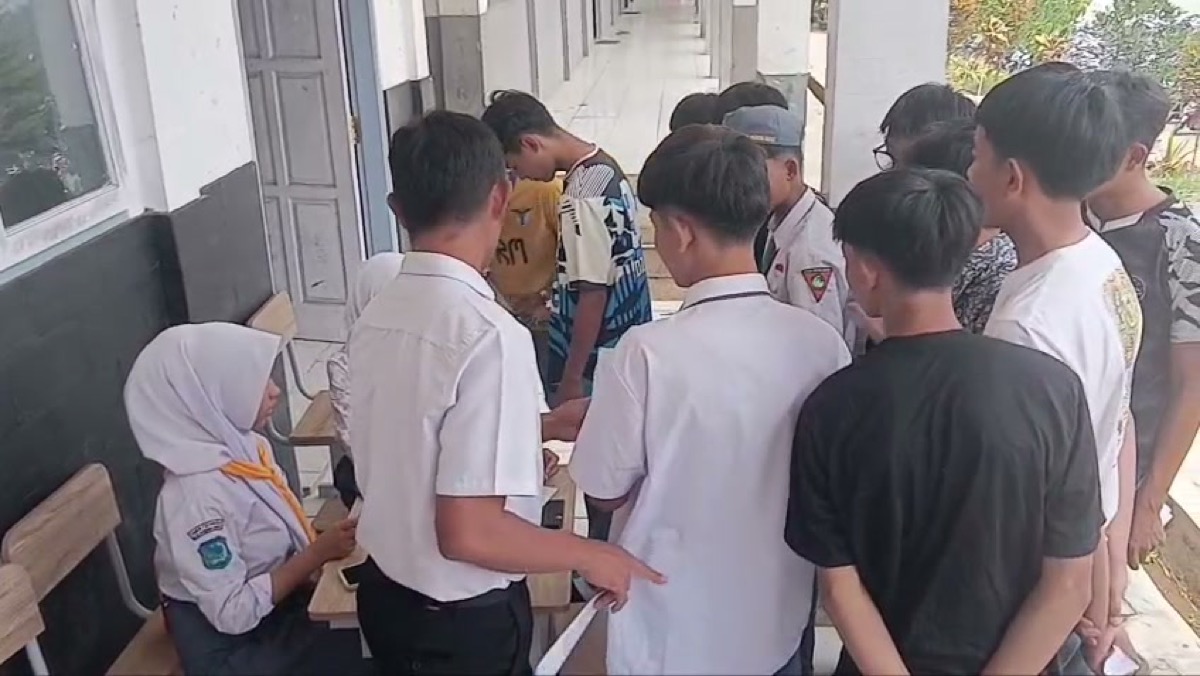 Kesehatan Jiwa dan Relaksasi: Tenaga Kesehatan Beri Motivasi Manajemen Stres Belajar bagi Remaja