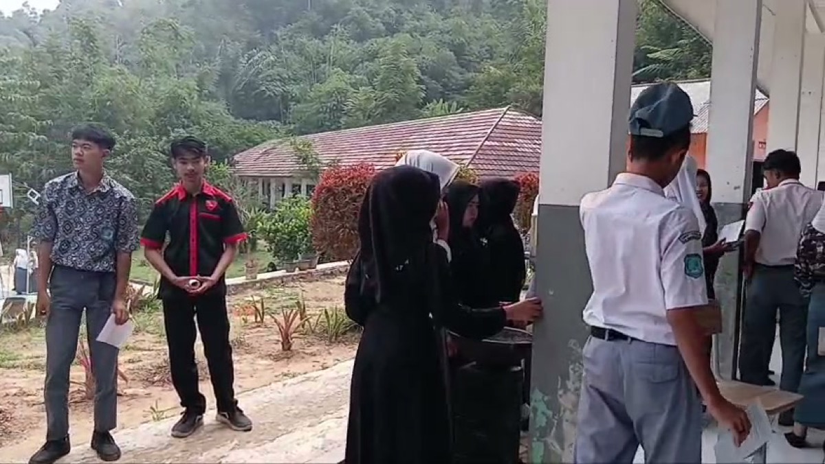 Proteksi Mata dari Paparan Layar: Edukasi Rule 20-20-20 bagi Siswa Jurusan Rekayasa Perangkat Lunak