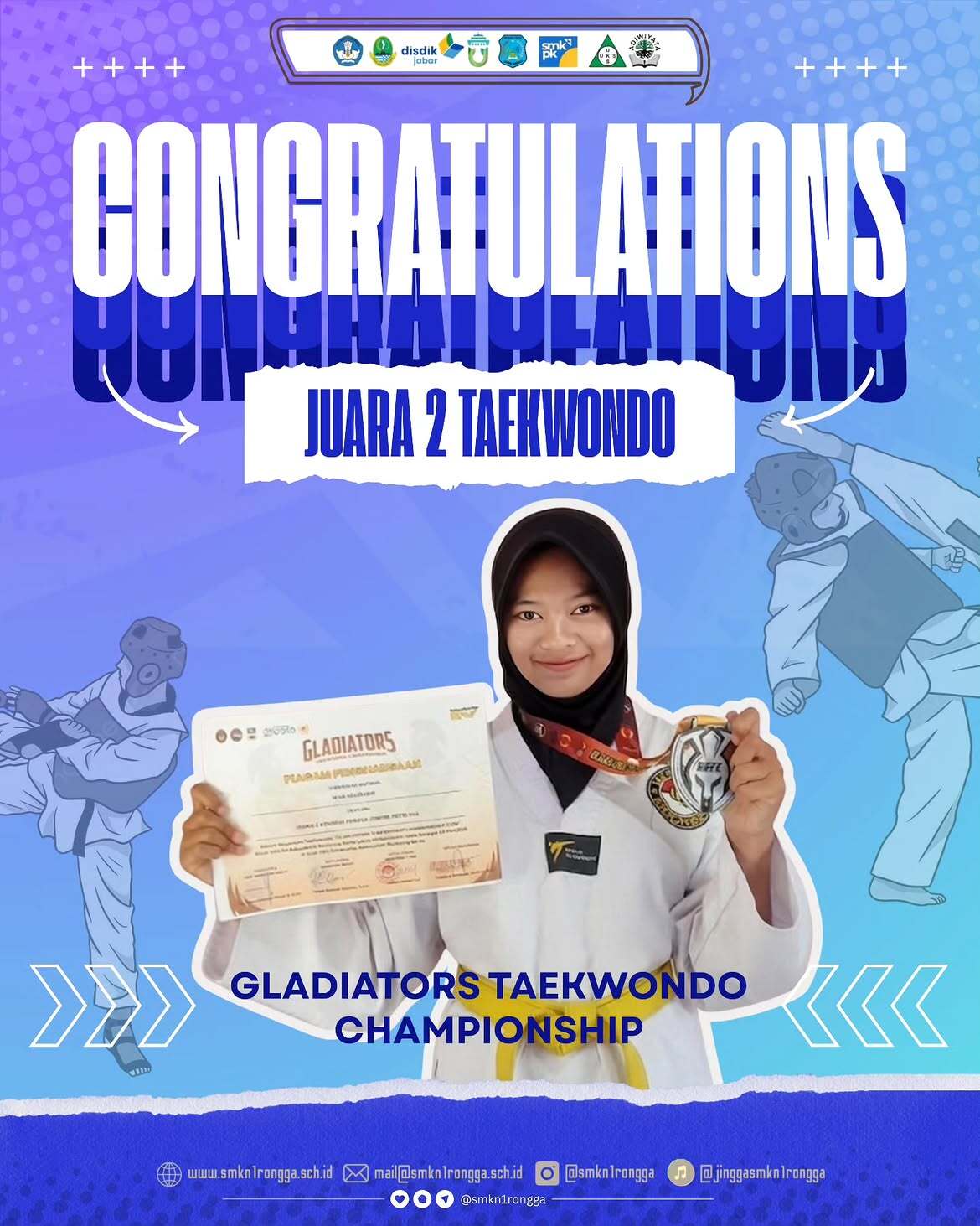 Nisa Halmaeni mengenakan seragam Taekwondo memegang medali dan sertifikat Juara 2 Gladiators Taekwondo Championship